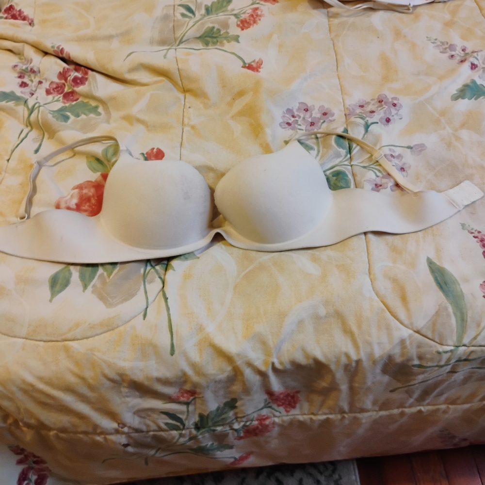 Victoria's Secret Cream Bra